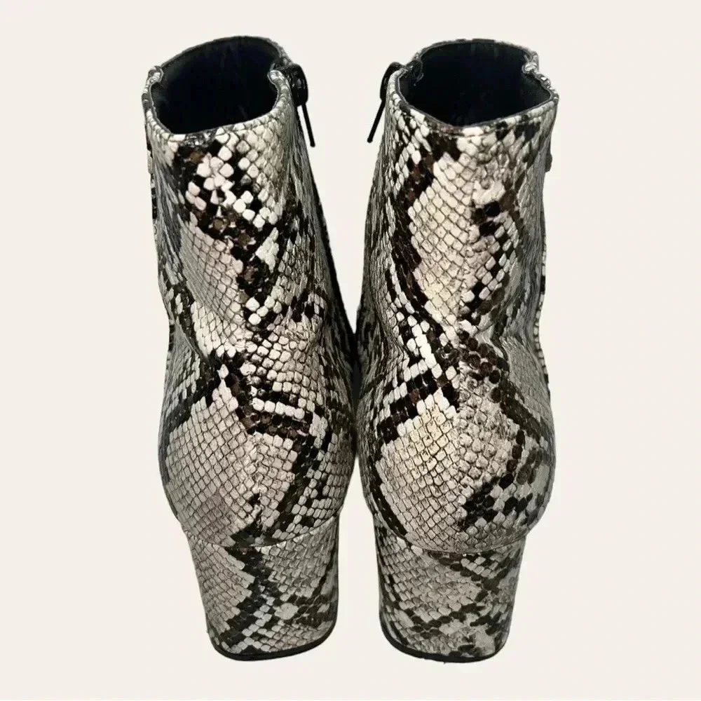 4487. QUPID ANKLE BOOTIES FAUX SNAKE SKIN‎ SIZE 7.5